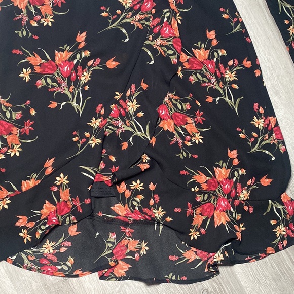 Miami Francesca’s Ginger Floral Romper - Picture 8 of 12